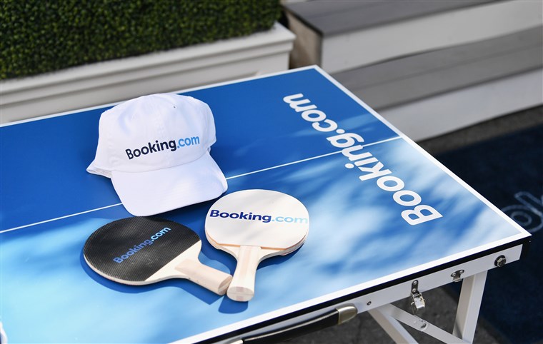 200319-booking-com-signs-ew-605p_62297327887d0219d566620a67f6423e.fit-760w
