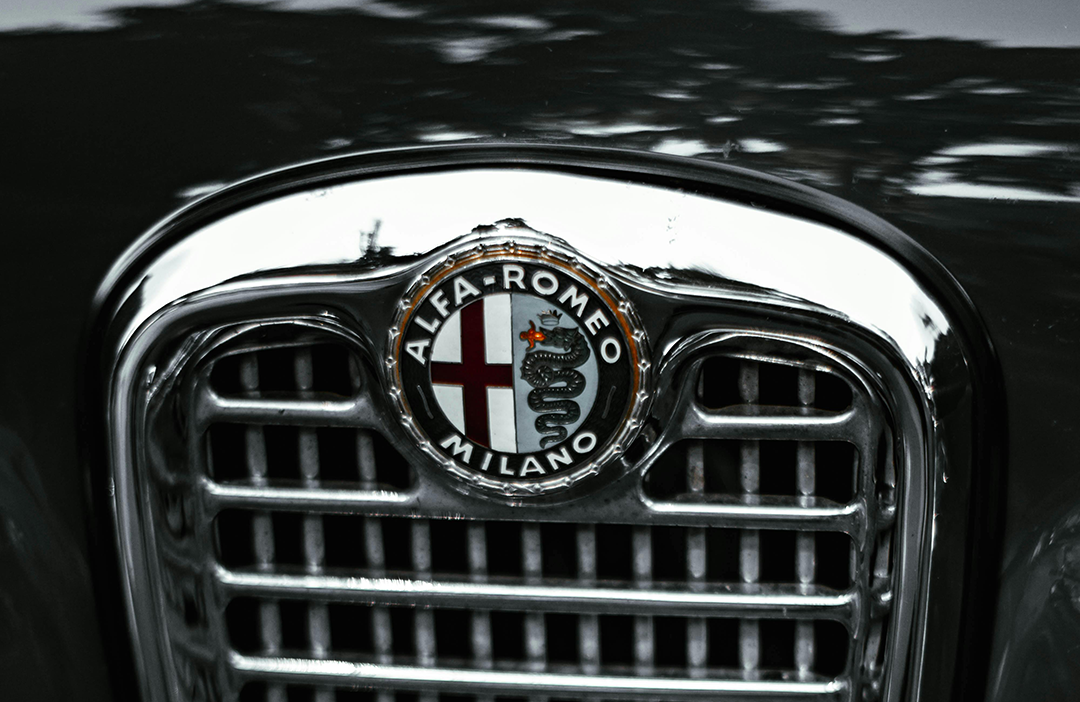 alfa romeo car 1090×702